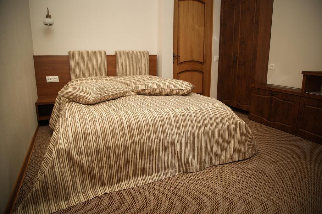 Central Hotel Soroca Bagian luar foto