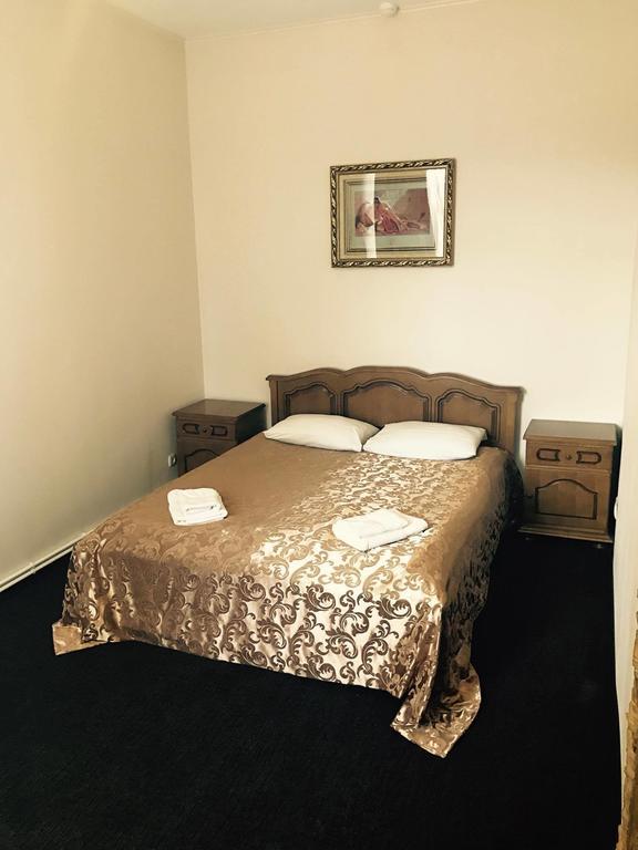 Central Hotel Soroca Bagian luar foto